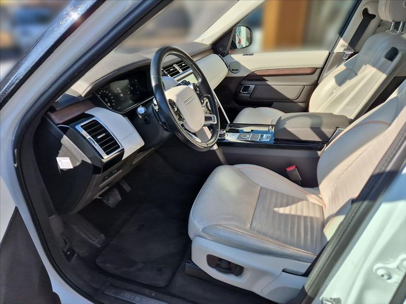 Land Rover Discovery 3,0 TDV6 HSE  5 - fotka 6 z 17