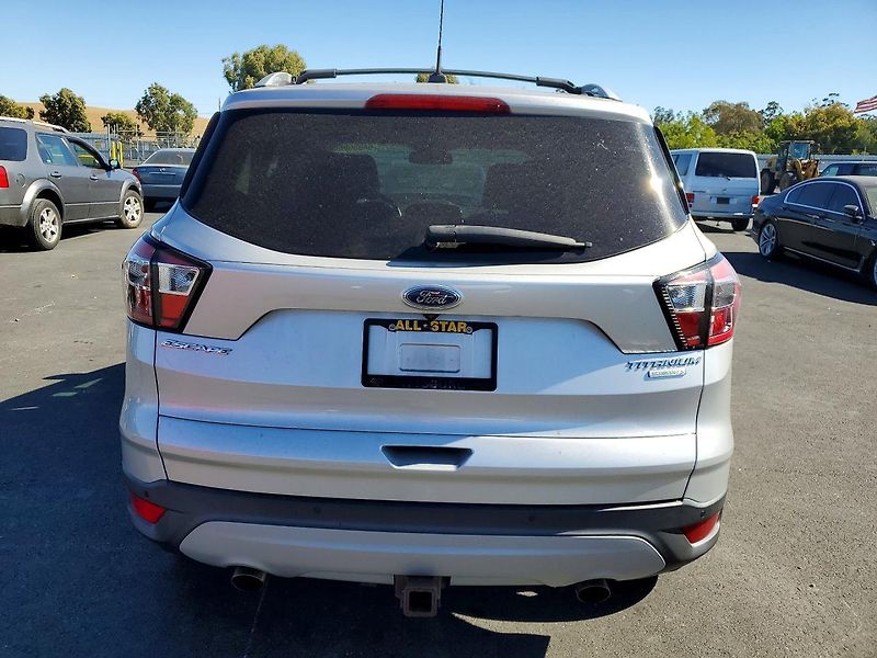 Ford Escape (2017) Auto na cestě - fotka 6 z 12