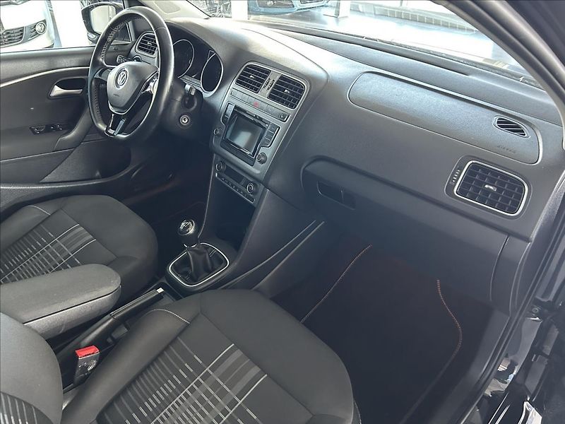 Volkswagen Polo 1,2   TSI,LOUNGE,2.MAJ,SERVISK - fotka 9 z 25