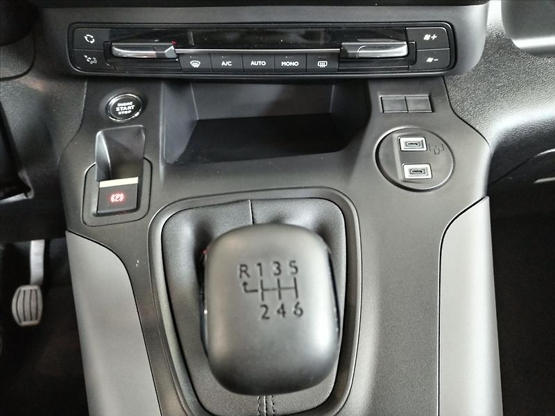 Toyota ProAce City Verso (2026) 1.5 DIESEL 6MT  FAMILY 5S LONG - fotka 14 z 18
