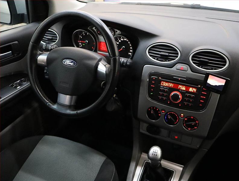 Ford Focus (2010) 1.6 16V, po STK, Tažné - fotka 7 z 15