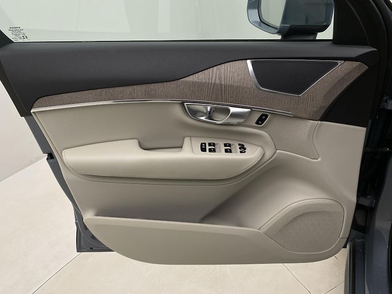 Volvo XC90 B5 AWD CORE AUT CZ - fotka 7 z 58