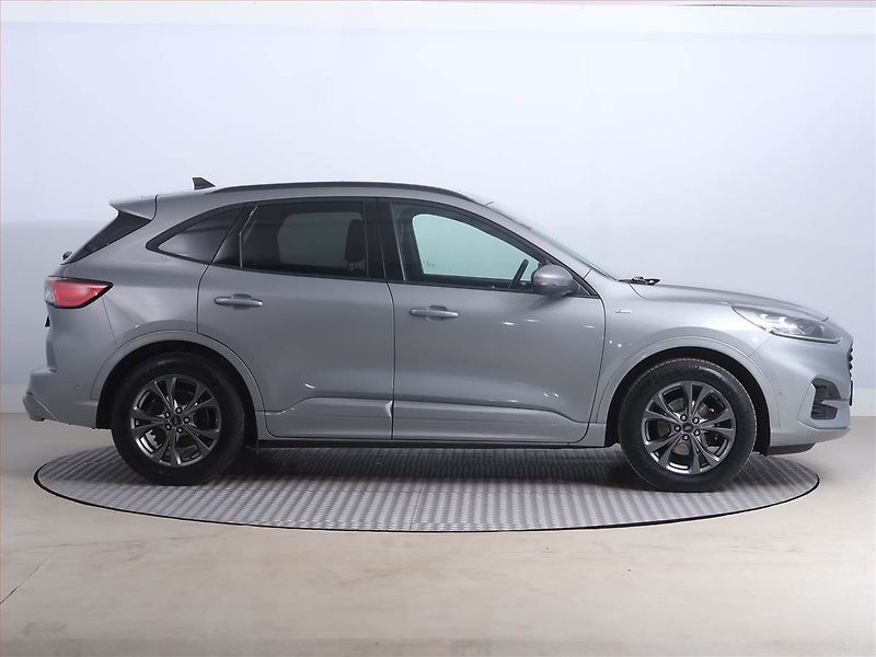 Ford Kuga (2021) ST-Line 1.5 EcoBoost - fotka 6 z 24