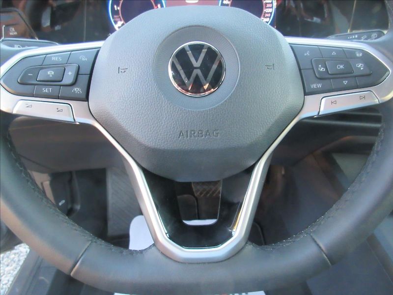 Volkswagen Golf 2,0 TDI DSG Edice Life - fotka 9 z 17