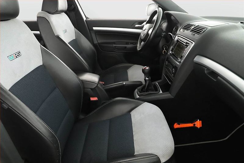 Škoda Octavia (2011) RS 2.0 TSI, Xenony, Tempomat - fotka 7 z 13