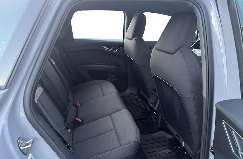 Audi Q4 50 e-tron Quattro Comfort  - fotka 13 z 22