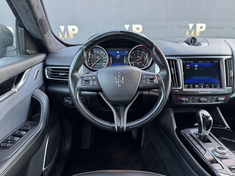 Maserati Levante (2018) GranLusso Q4, 3.0iV6 257kW, ČR - fotka 10 z 45