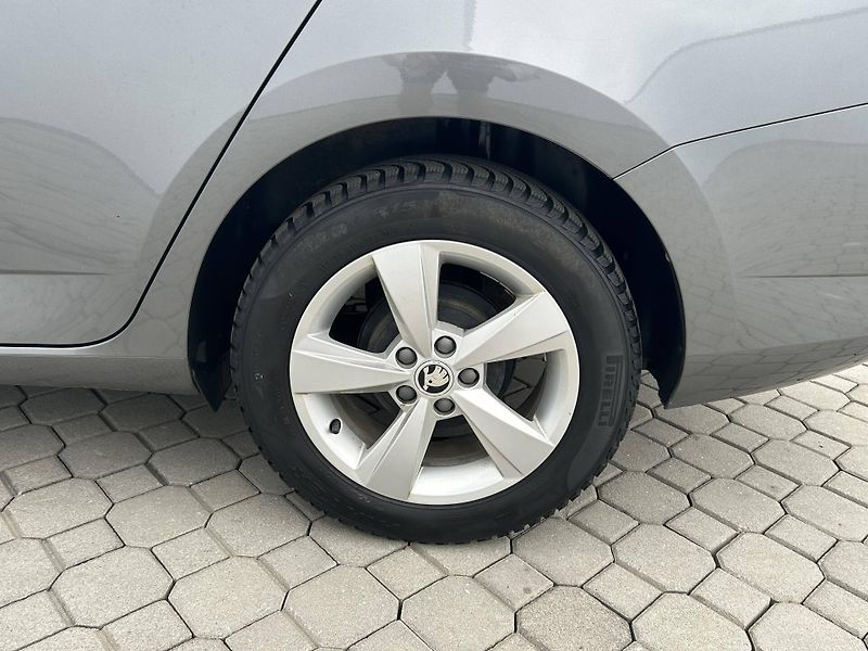 Škoda Fabia Tour Ambition 1,0TSI - fotka 21 z 23