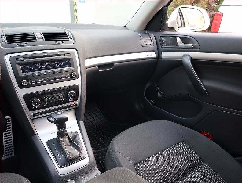 Škoda Octavia (2011) 2.0 TDI, 4X4, Automat - fotka 8 z 19