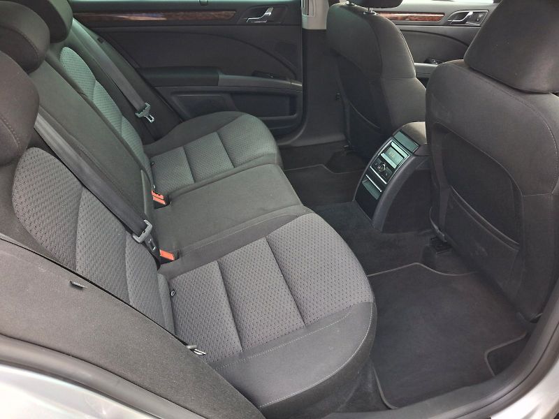 Škoda Superb (2012) Combi Elegance 2,0TDi 125kW DS - fotka 15 z 33