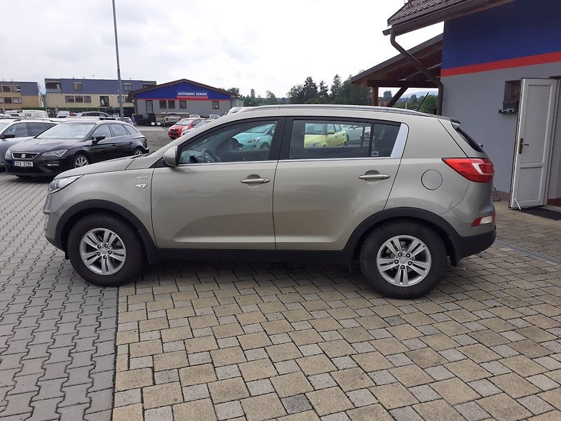 Kia Sportage (2011) 2.0 GDi 4x4 ČR - fotka 6 z 32