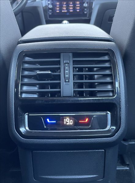 Volkswagen Passat 2,0 TDi,147kW,DSG,STK 6/27 - fotka 19 z 26