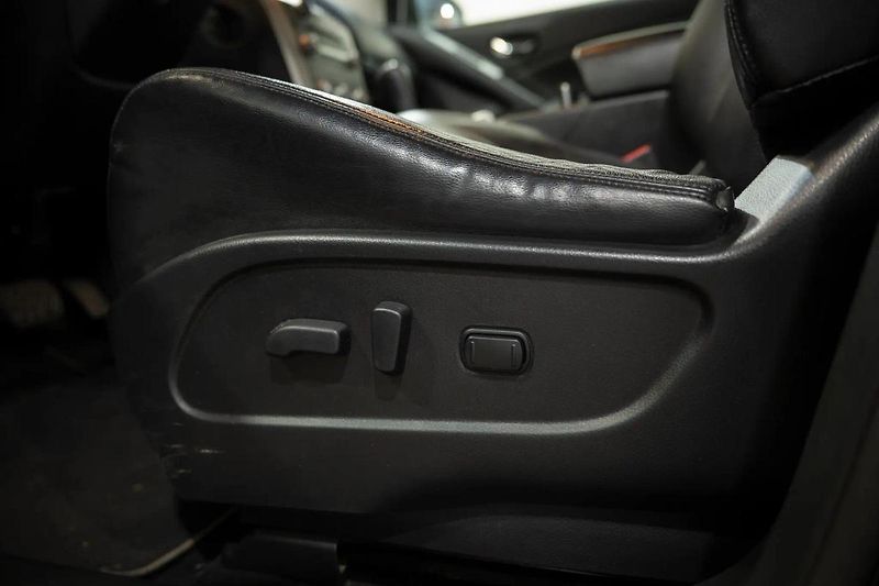 Nissan Murano 2.5 DCI 140 kW 4X4 - fotka 21 z 35
