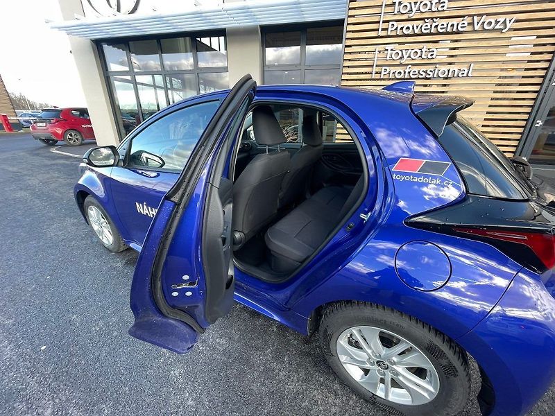 Toyota Yaris 1.5 Hybrid automat 116k Comfor - fotka 9 z 27