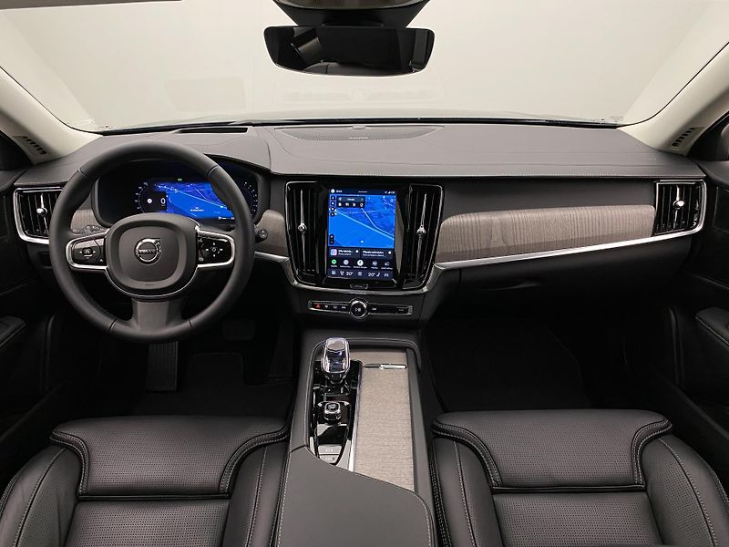 Volvo V90 CC B6 AWD BRIGHT PLUS AUT CZ - fotka 2 z 63