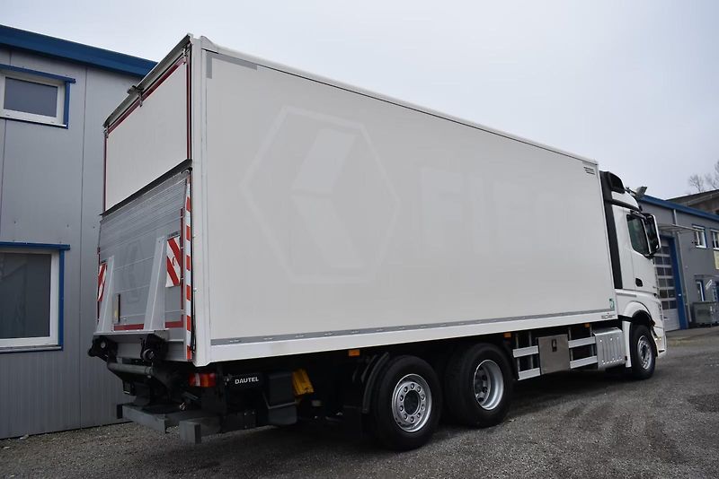 Mercedes-Benz Actros 2548 6x2 prachotěsná skříň - fotka 6 z 18