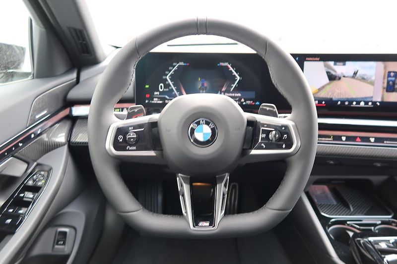 BMW Řada 5 540d xDrive Touring - fotka 7 z 9