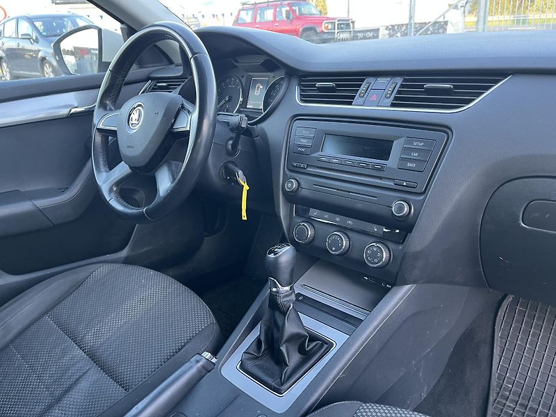 Škoda Octavia (2013) III kombi 1.6 TDi - fotka 8 z 12