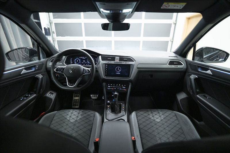 Volkswagen Tiguan 1,4 TSI DSG eHYBRID R-LINE ČR - fotka 14 z 46