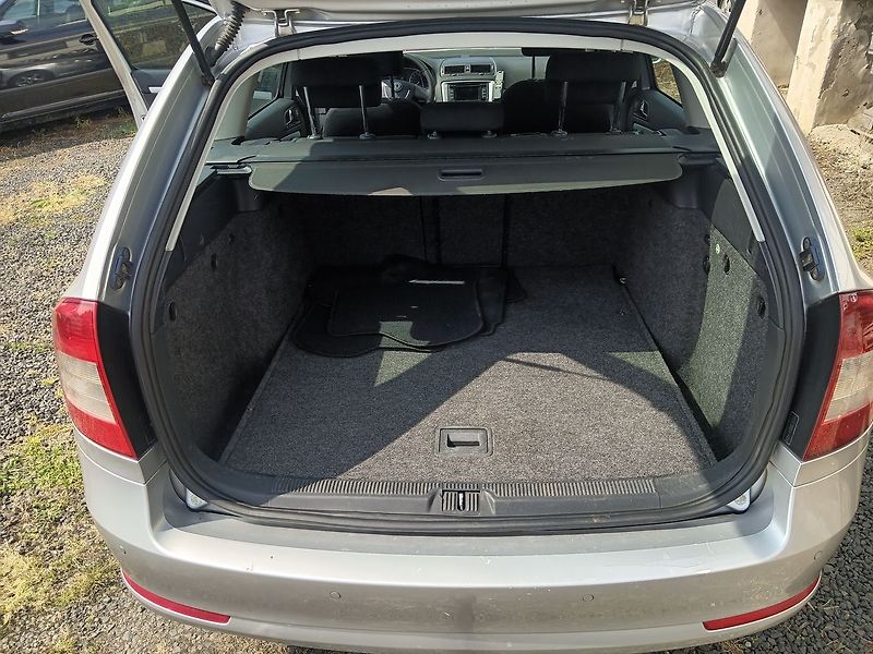 Škoda Octavia 1.9 TDI PD DPF Ambiente Combi - fotka 16 z 21