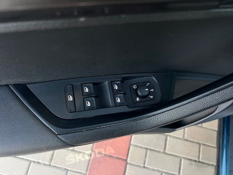 Škoda Karoq (2021) 2.0 TDI-STYLE-P.KAMERA - fotka 13 z 50