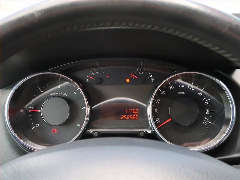 Peugeot 3008 (2011) 1.6 HDi, Navi, Tempomat - fotka 11 z 18