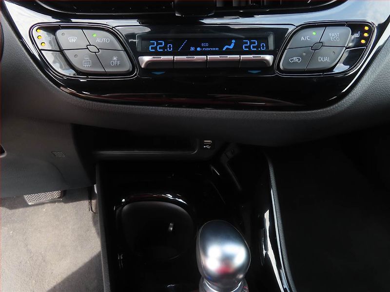 Toyota C-HR (2021) GR Sport 1.8 Hybrid - fotka 19 z 22
