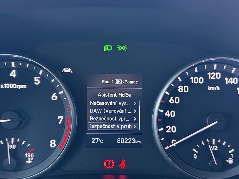 Hyundai i30 COMFORT 1.5 DPI 81 kW - fotka 15 z 23