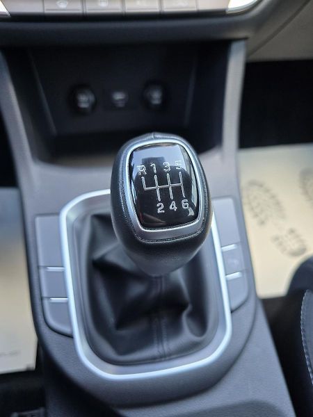 Hyundai i30 COMFORT / LED KAMERA NAVI - fotka 27 z 37