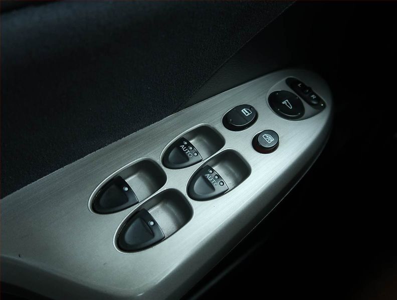 Honda Civic (2009) 1.8 i - fotka 14 z 17
