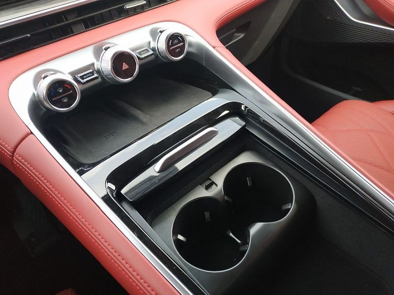 Omoda 9 Premium 1.5 SHS, AWD AT, SKLAD - fotka 28 z 38