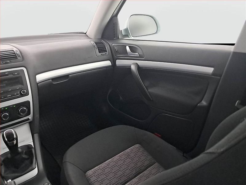 Škoda Octavia (2011) 1.6 TDI, Tempomat - fotka 8 z 14