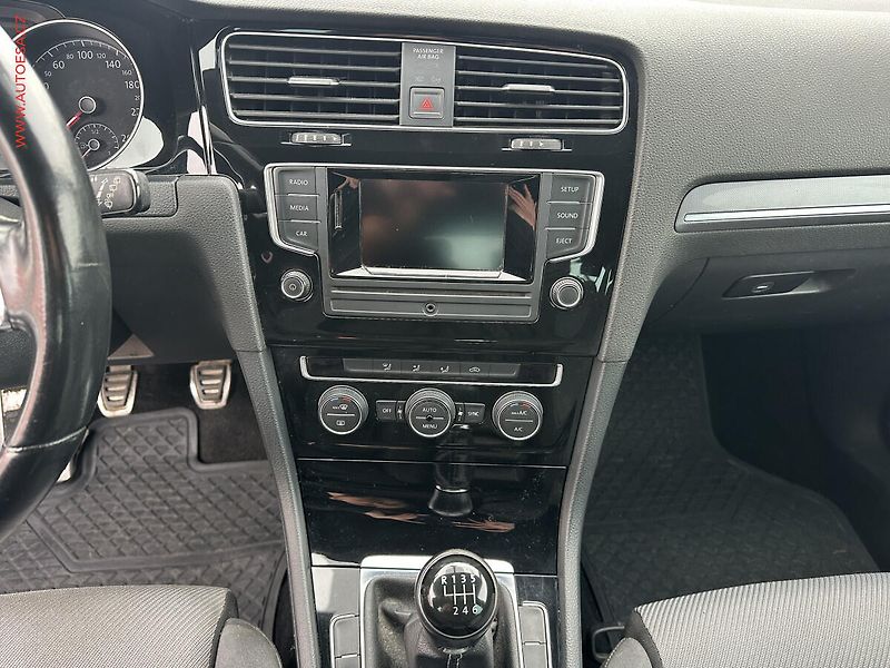 Volkswagen Golf (2014) 1.2TSI, R-Line - fotka 14 z 21