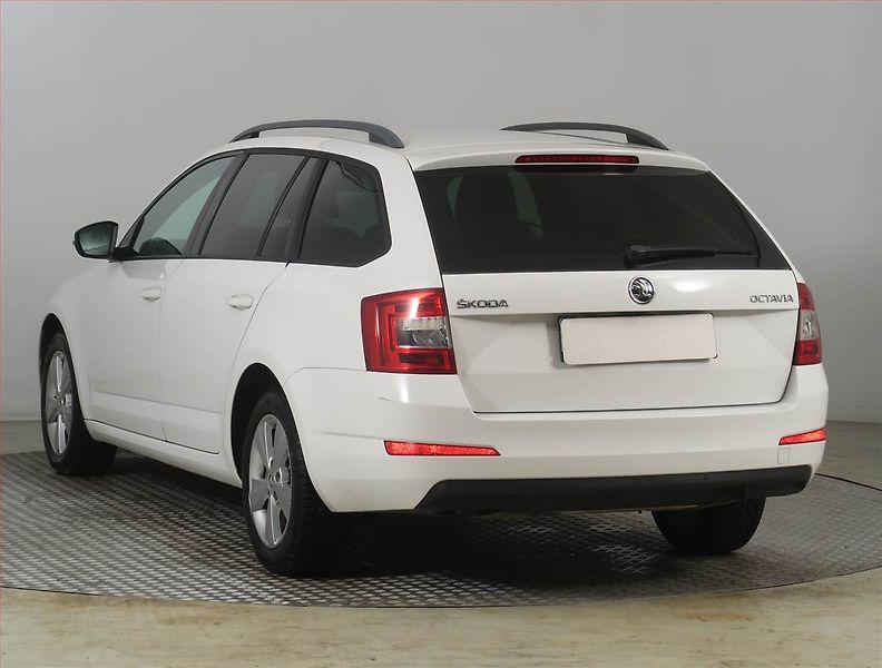 Škoda Octavia (2015) 1.6 TDI, Xenony, Tempomat - fotka 4 z 22