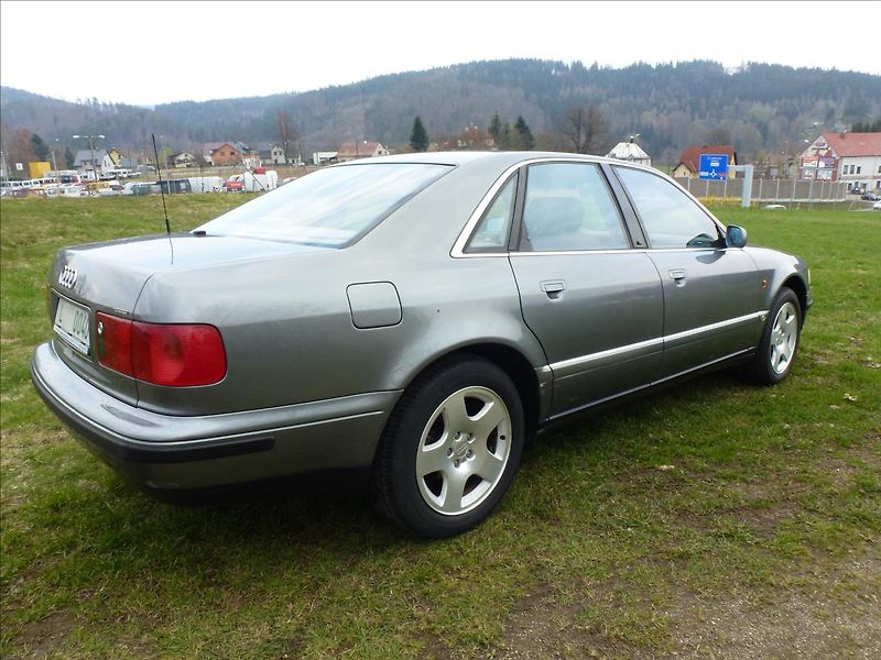 Audi A8 4,2 V8 Quattro 4x4 AUTOMAT - fotka 10 z 65
