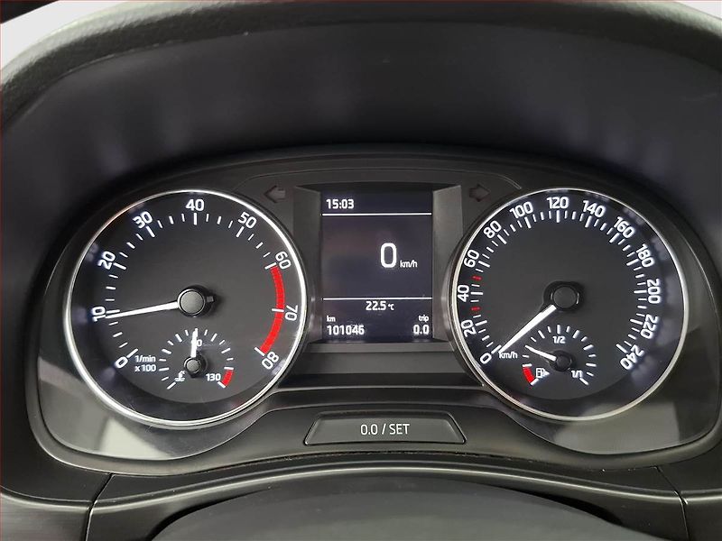Škoda Fabia (2017) 1.2 TSI, Tempomat - fotka 11 z 17