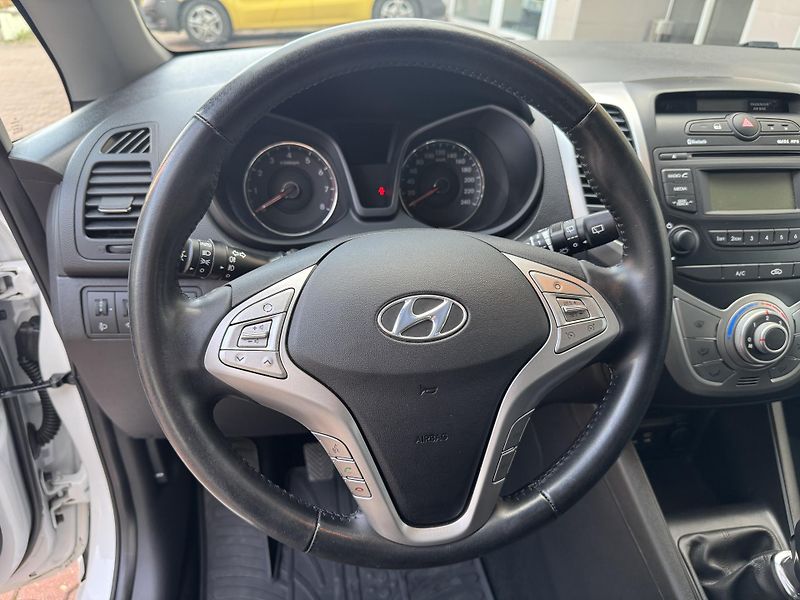 Hyundai ix20 1.6i ČR 1.majitel - fotka 14 z 23