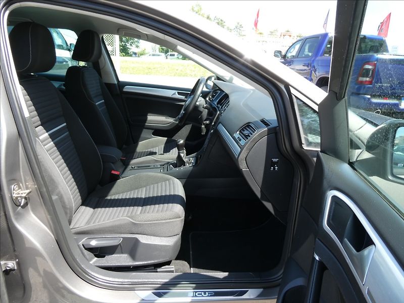 Volkswagen Golf 1,2 TSi 63kW CUP, 2.majitel - fotka 24 z 41