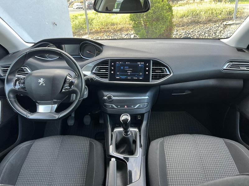 Peugeot 308 (2022) 1.2PT 96kW KAMERA  ČR NOVÉ - fotka 11 z 20