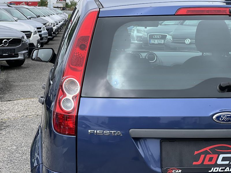 Ford Fiesta 1.3i 51Kw ČR TAŽNÉ KLIMA - fotka 33 z 36