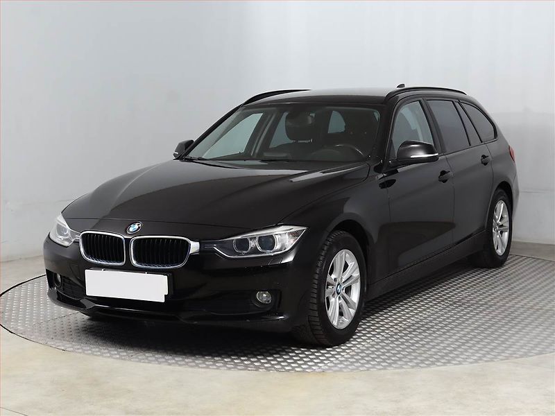 BMW Řada 3 (2013) 320 d, Automat, Navi, Tempomat - fotka 2 z 20