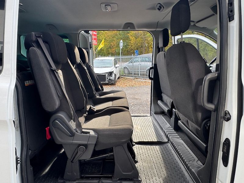 Ford Tourneo Custom (2013) 2.2 TDCi Trend, 8míst - fotka 15 z 30