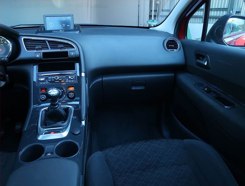 Peugeot 3008 (2014) 2.0 HDi, Serv.kniha, Navi - fotka 8 z 15