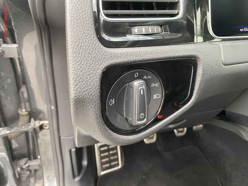 Volkswagen Golf (2017) 1.5 TSi, Sound, LED, navi, - fotka 15 z 18