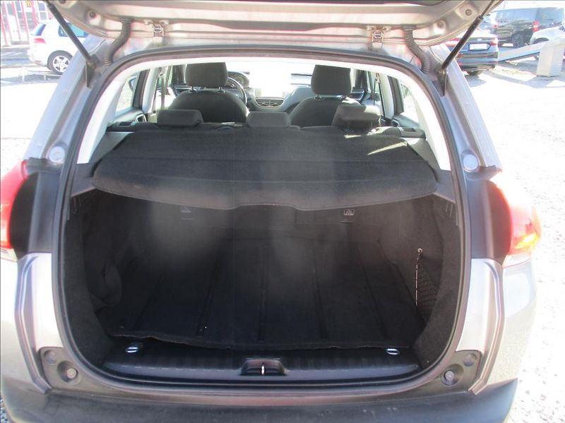 Peugeot 2008 1,2 i, klima,serv.kniha,tažné - fotka 9 z 34