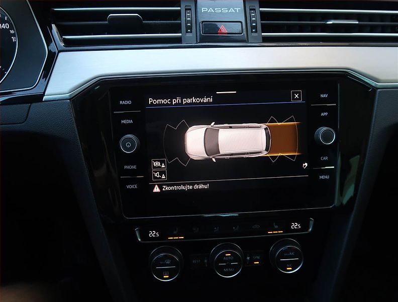 Volkswagen Passat (2019) 1.5 TSI - fotka 23 z 25