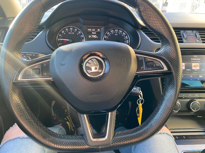 Škoda Octavia (2016) Škoda Octavia 1,6TDi TOP STAV - fotka 17 z 18