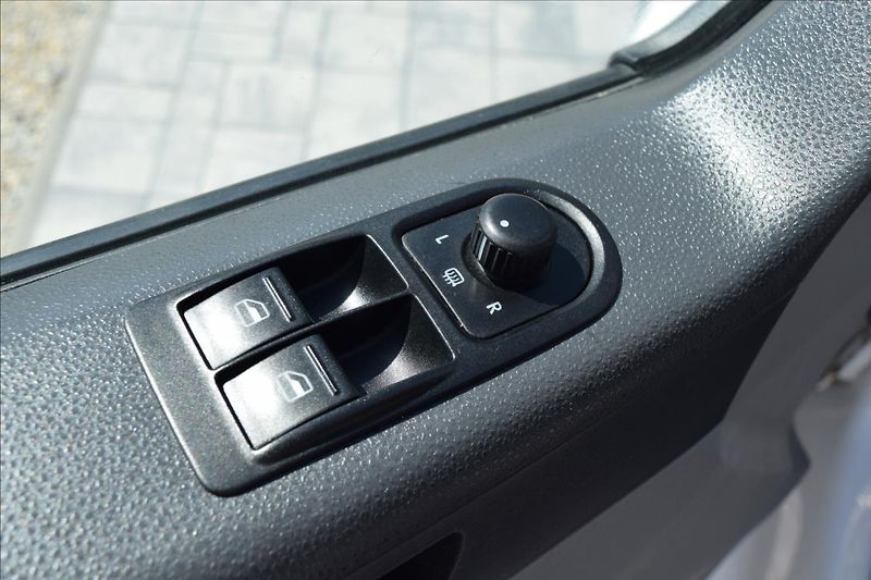 Volkswagen Transporter 2,0 TDI 103KW 9MÍST 4X4 PO STK - fotka 30 z 46