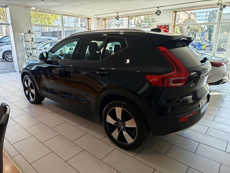 Volvo XC40  D3 AWD Momentum+Winter Pack - fotka 7 z 23