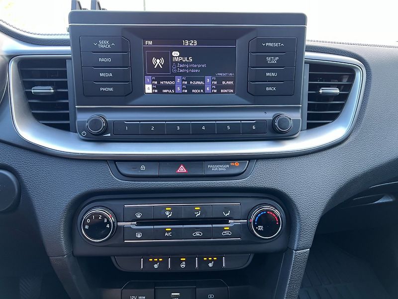 Kia Ceed (2019) SW 1.6CRDi Fresh! ČR! Tažné! - fotka 15 z 28